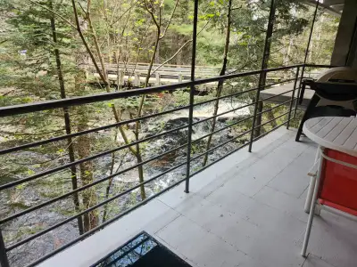 Studio a louer au bord de leau a lentree du parc mont tremblant