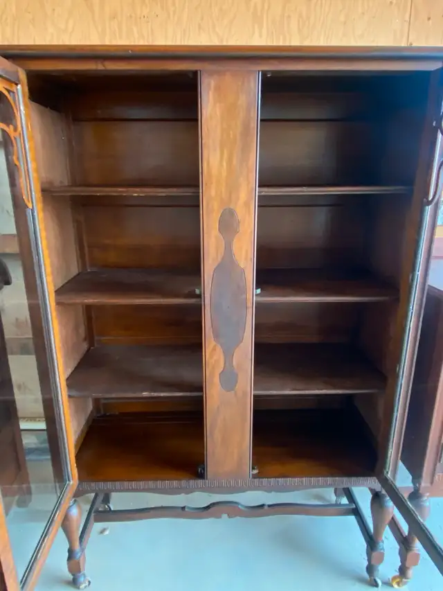 Antique glass cabinet63005667006851122