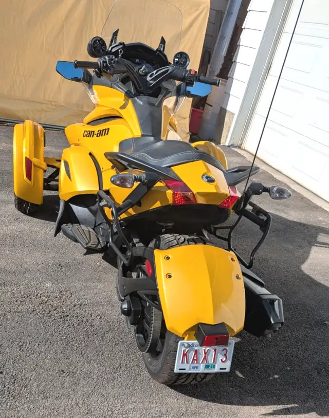 2013 Can-Am Spyder ST-S - SE-5 (Reduced) in Street, Cruisers & Choppers in Edmonton - Image 5