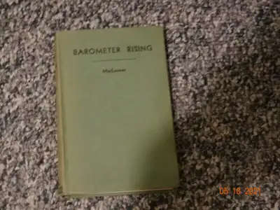 Interesting vintage books:Hawaii Five -O, dolphin summer, etc., View more