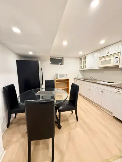 A private room in a basement unit with separate washroom/bathroom. Close to Aurora downtown • 10 min...