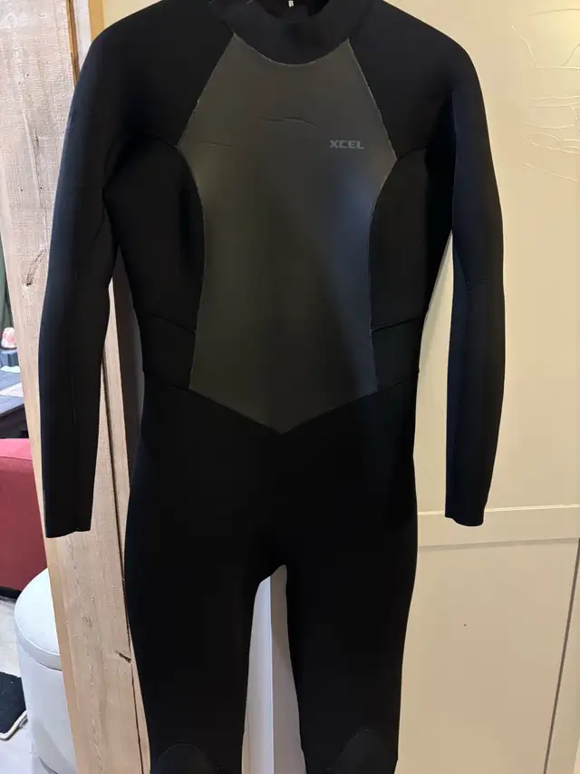 Wetsuit- full winter outfit - women's in Water Sports in Mississauga / Peel Region - Image 2