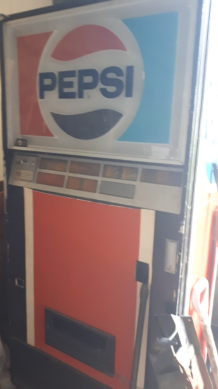 Pepsi Beer Can Vending Machine in Other in Markham / York Region - Image 2
