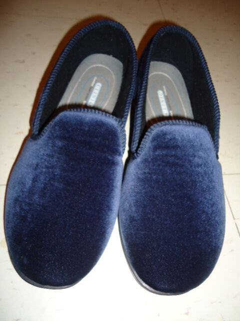 Velour velvet dark blue slippers new condition in Other in Winnipeg - Image 3
