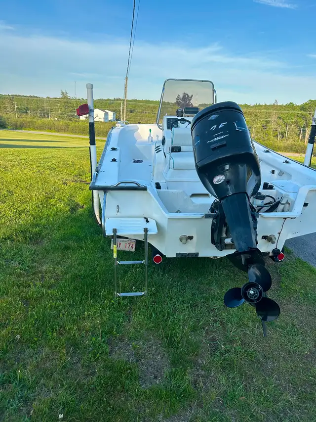 Key Largo 19’ Center Console with 135hp Outboard and Tailer in Powerboats & Motorboats in Saint John - Image 3