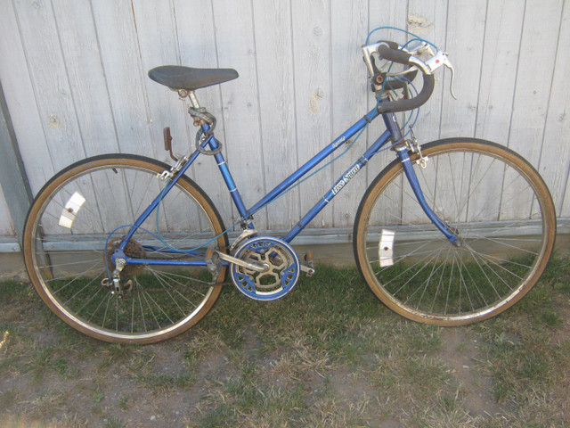 Vintage 1985 Ladies Blue Free Spirit Dynasty 10 Spd.Road Bike in Road in Delta/Surrey/Langley - Image 2