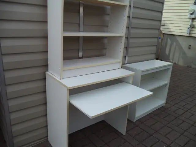bureau d'ordinateur et bibliothèque in Desks in Longueuil / South Shore - Image 3
