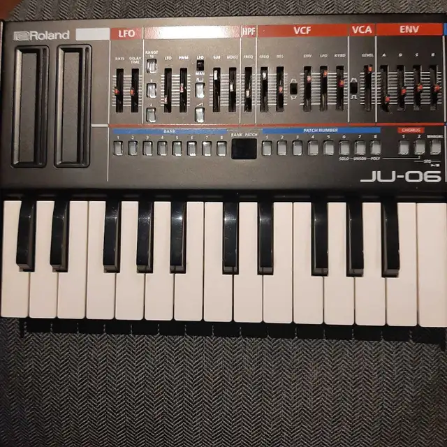 Roland Ju-06 boutique with keyboard 