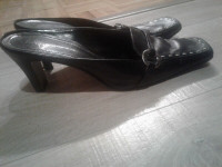 SIZE 8 1/2 FRANCO SARTO LEATHER MULES WITH SMALL HEEL - NICE!!