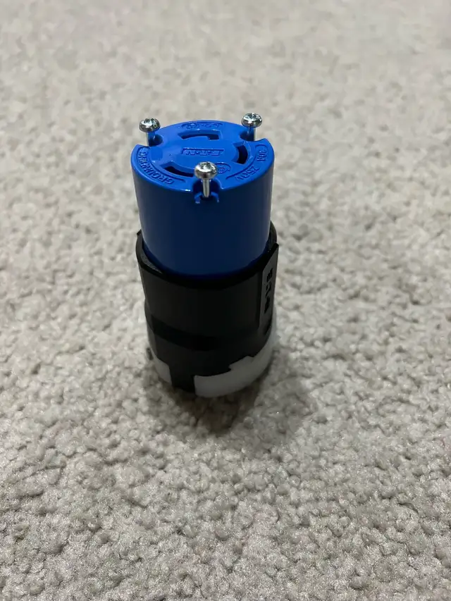 Eaton Heavy Duty Nylon Locking Connector - 30- Amps-250-V for RV in Electrical in Gatineau - Image 6