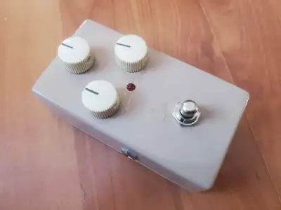 Lovepedal Kanji Eternity overdrive pédale USA...$225. Je peux poster, ou Expedibus. https://youtube....