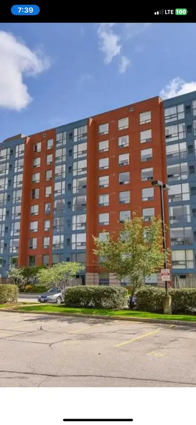 2 BEDROOMS CONDO APT FOR LEASE OR RENT IN WATERLOO ON