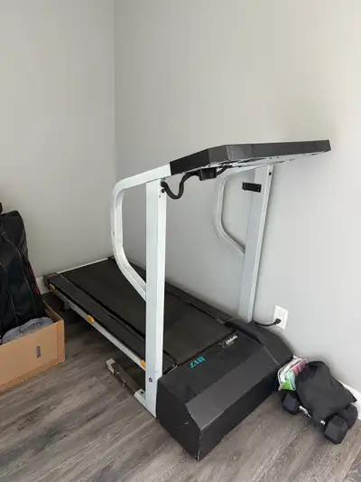 Free treadmill.. old style, doesn’t incline