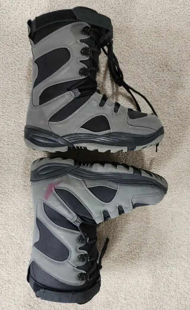 Men Size 9 - Snowboard boots in Snowboard in Calgary - Image 4