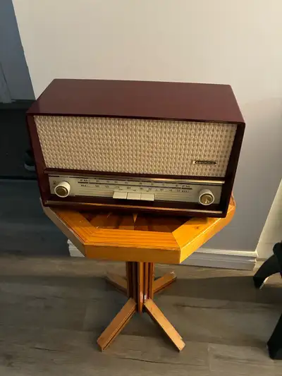Radio Antique Vintage Grundig, View more