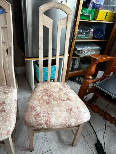 5 Chaises en bois à donner - 5 chairs to give, View more