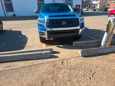 Very nice 2018 Tundra with low kms,very smooth drive, spare tires on aluminum alloy wheels, sunroof,...