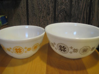 Bols vintage PYREX 402 et 403.