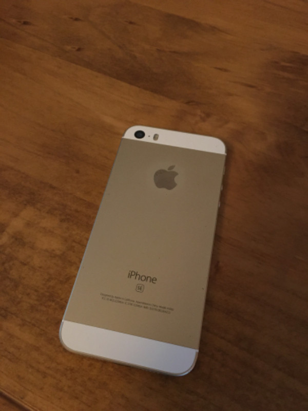 Apple iPhone 5 SE - 64 GB dans Téléphones cellulaires  à Ville de Montréal - Image 2