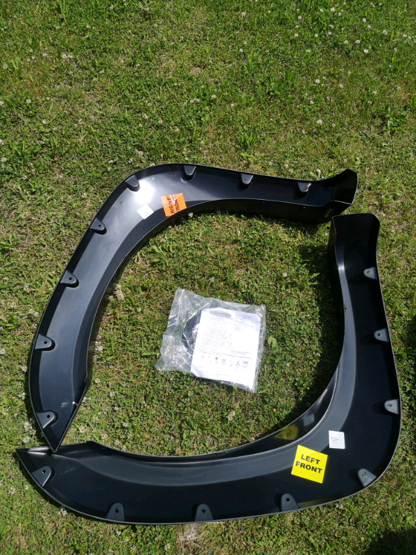NEW NISSAN TITAN Bushwacker Pocket Style Fender Flares 70013-02 in Other Parts & Accessories in Moncton - Image 4