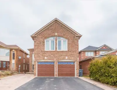 4bed + 3bath detached house in Streetsville from August