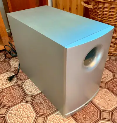 The SXPW860 powered subwoofer has a side mounted 8" woofer speaker. The port vents toward the front....