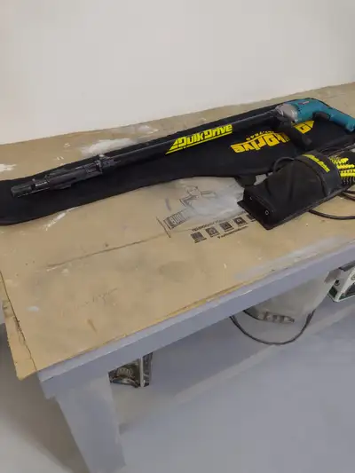 Quick drive - Makita model. Like new condition. Includes soft case, screw pouch and screws. Excellen...
