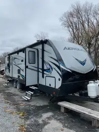 34’ 2019 Dutchmen Aerolite 2923BH trailer excellent condition