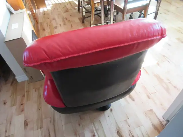 Used, Red swivel chair, few knicks, pick up in Timmins only in Chairs & Recliners in Timmins - Image 5