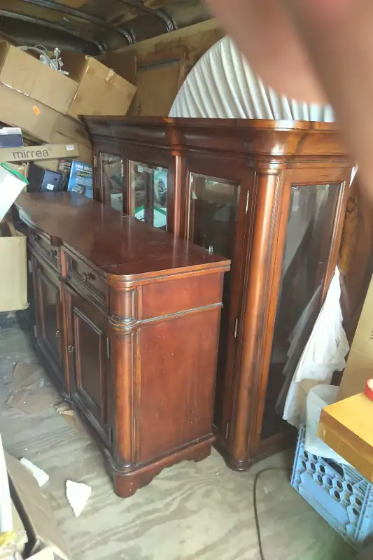 Antique Buffet and Hutch in Hutches & Display Cabinets in Kitchener / Waterloo - Image 4