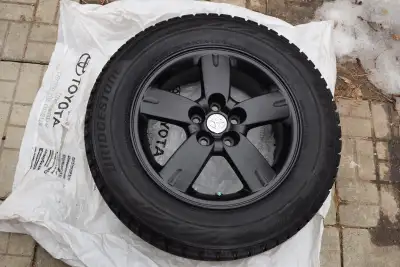 4x 225/65r17 BRIDGESTONE Blizzak WS-80Tires Toyota Wheels5x114.3 TPMS Sensors Center bore is 60.1mm...