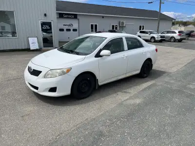 2010 Toyota Corolla CE automatic transmission air conditioning works great 268402 kms priced to go a...