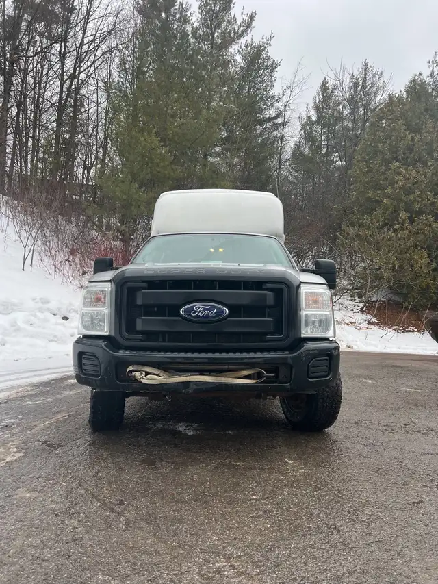 Ford F-250 Disel. in Cars & Trucks in Gatineau - Image 2