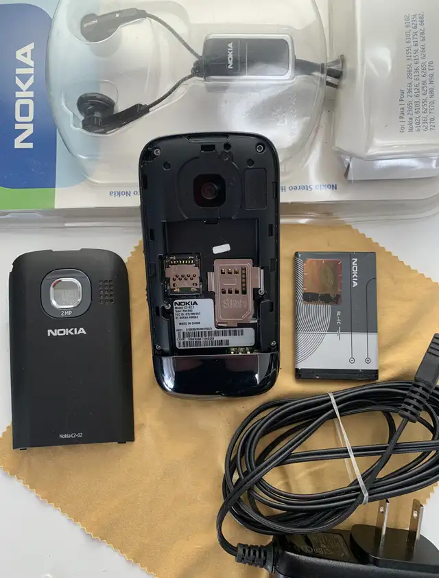 Nokia C2-02 Touch and Type  2G GSM 2MP Bluetooth Slide Phone in Cell Phones in City of Toronto - Image 6