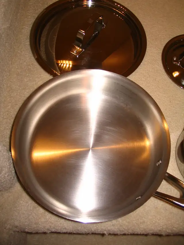 ZWILLING J.A HENCKELS TRUCLAD COOKWARE SET in Kitchen & Dining Wares in Edmonton - Image 8