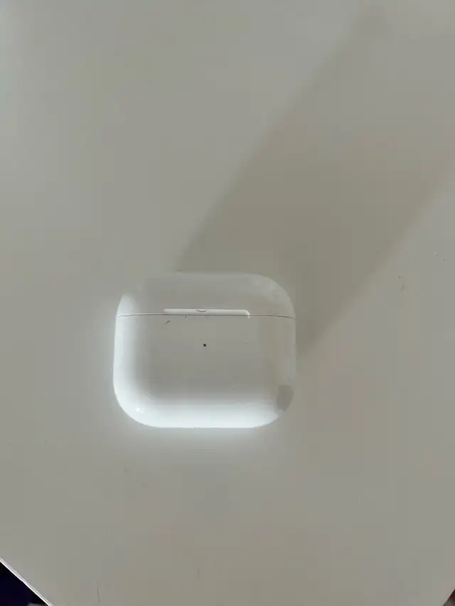 Apple AirPods 3 in Headphones in Oakville / Halton Region - Image 2