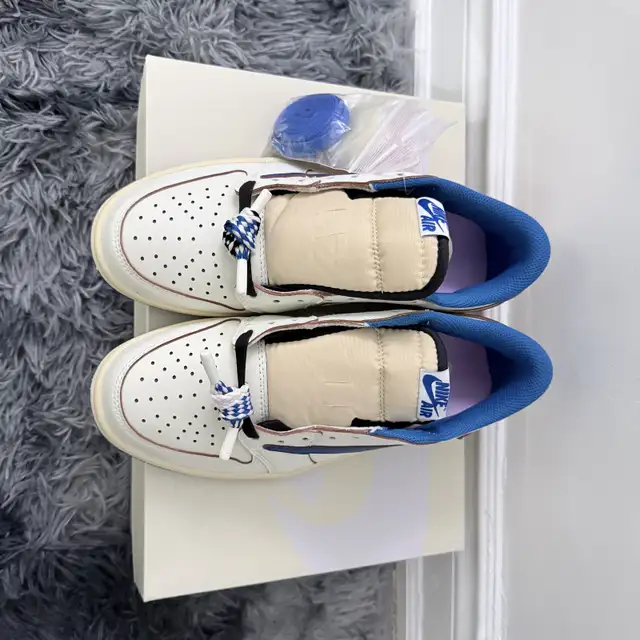 Jordan 1 Retro Low SP Fragment x Travis Scott Sail Military Blue in Costumes in City of Toronto - Image 6