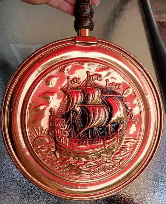 Vintage/antique Canadian bed warmer, chauffe-lit ancient in Home Décor & Accents in Gatineau - Image 2