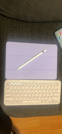 I pad 8th gen with Apple Pencil and Logitech key