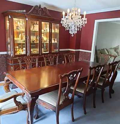 Beautiful Traditional Chippendale Dining Room Suite, Seating for Eight The set Includes: Dining Tabl...