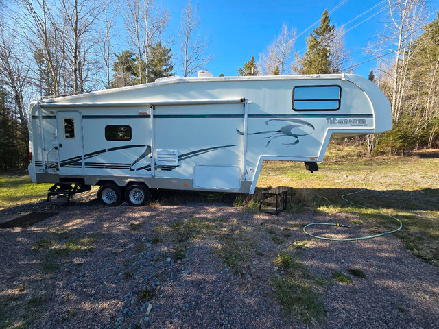 2001 titanium fifth wheel trailer in Travel Trailers & Campers in North Bay