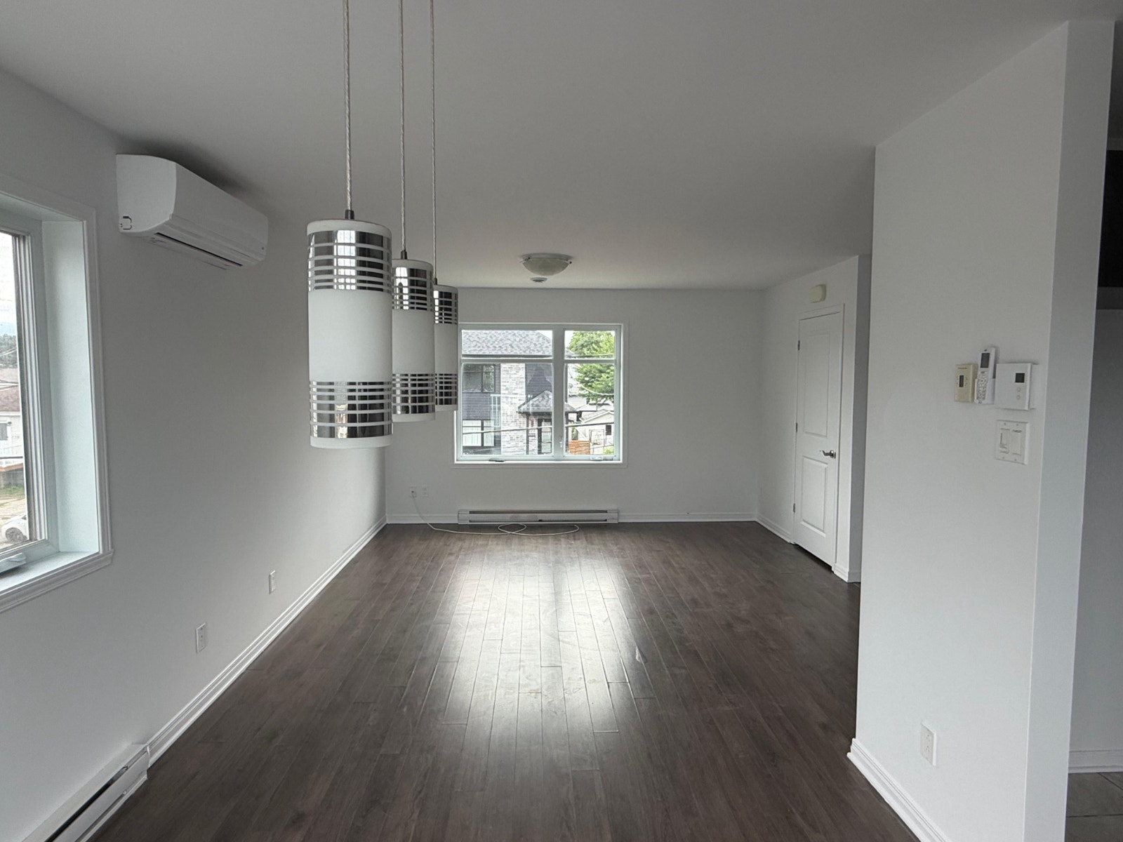 Grand 4½ à louer – 4e Avenue, Fabreville (Laval)Disponible le 1 — photo 1