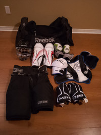 Hockey equipment adult Medium