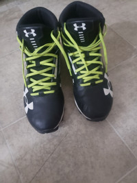 SIZE 8 UNDER ARMOUR CLEATS