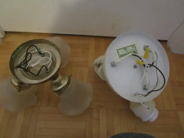 2 luminaires de plafond + ampoules incluses AUBAINE!!! in Indoor Lighting & Fans in Laval / North Shore - Image 3