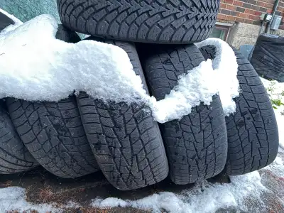 205/55-R16, 4 Motomaster (Canadian Tire) Winter Edge tires, dated 2017, on 4 matching 16” steel rims...