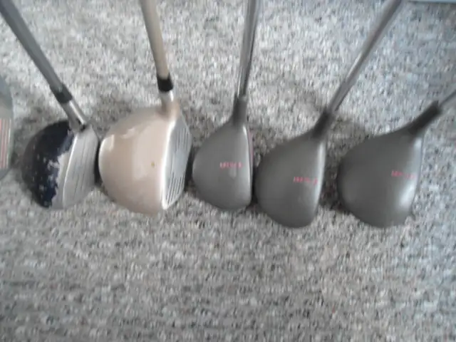 SET OF LADIES FAZER RIGHT HANDED GOLF CLUBS WITH GOLF BAG in Golf in Sudbury - Image 3