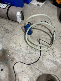 Submersible pump and hose 