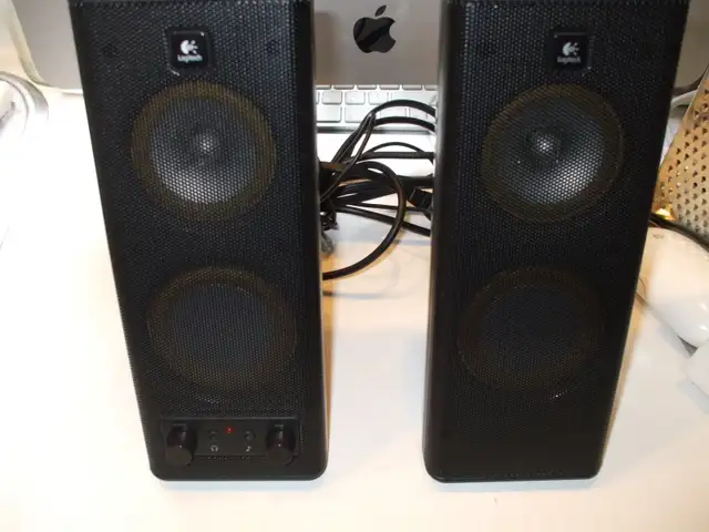 Logitech Speakers / Hauts Parleurs in General Electronics in West Island - Image 2