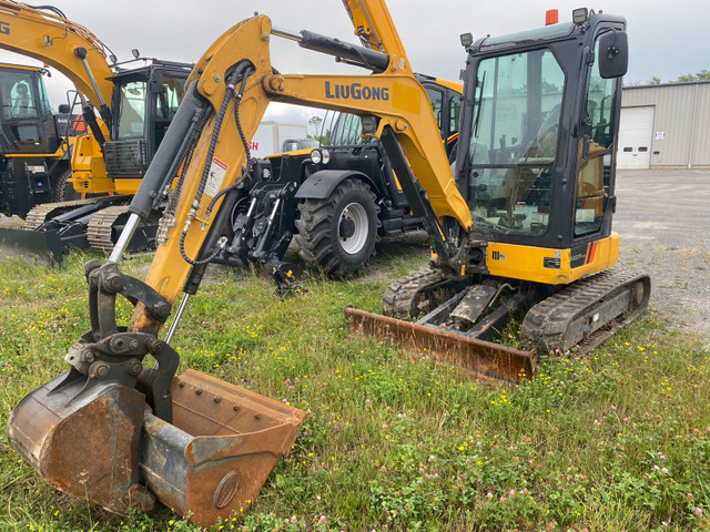 9027zts 2-3/4 ton Liugong Mini excavator in Heavy Equipment in New Glasgow